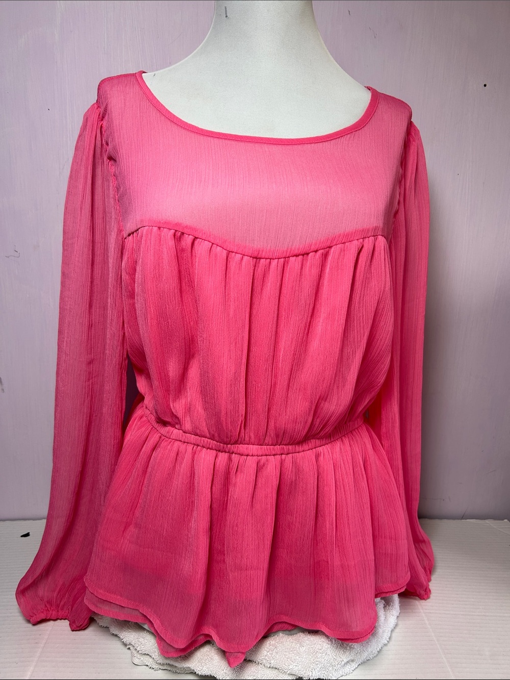 VENUS Women’s Hot Pink Long-Sleeve Blouse size M. Preowned